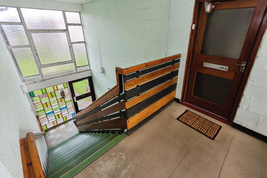 Property photo 2 of 16 Communal