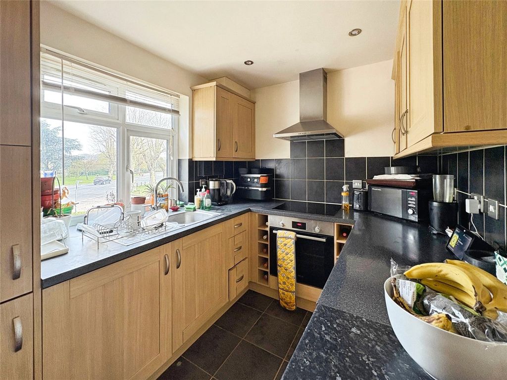 Property photo 3 of 8 Kitchen