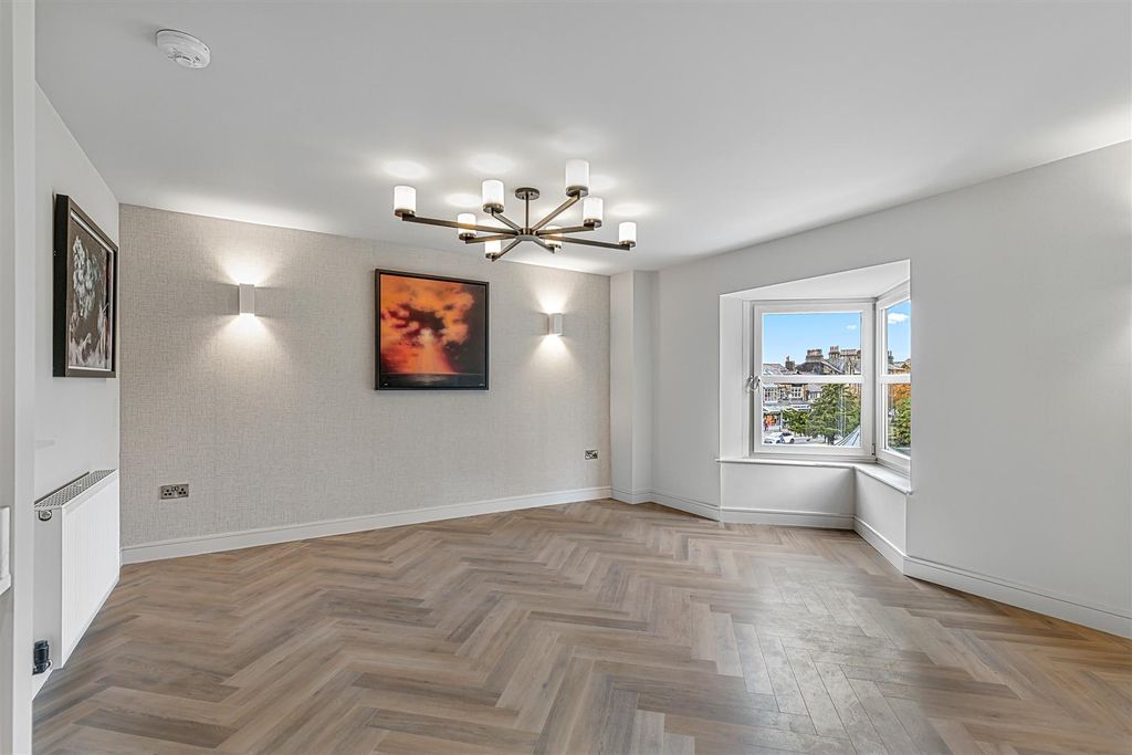Property photo 3 of 21 La New 2.Jpg