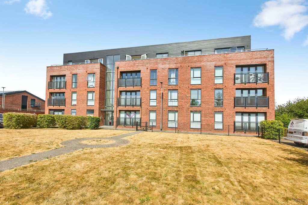 Property photo 1 of 18