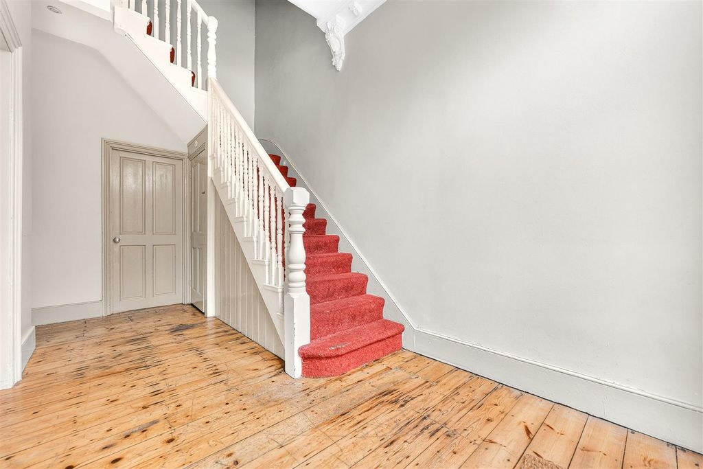 Property photo 3 of 27