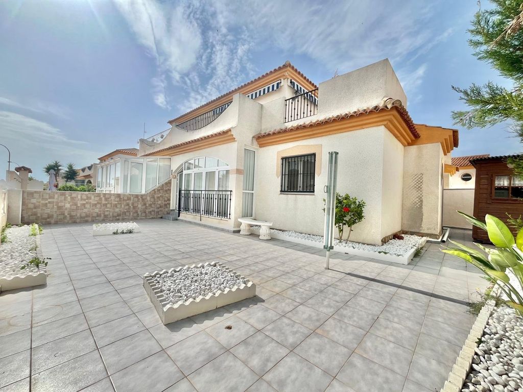 Property photo 1 of 32