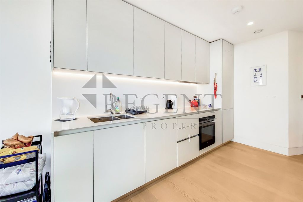 Property photo 3 of 14 Kitchen