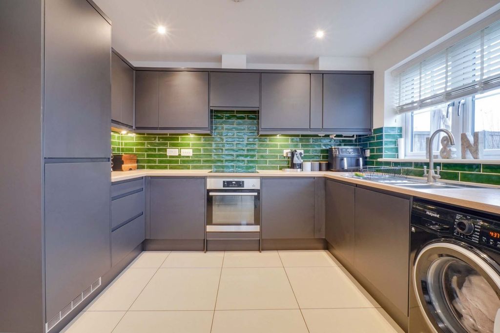 Property photo 2 of 35