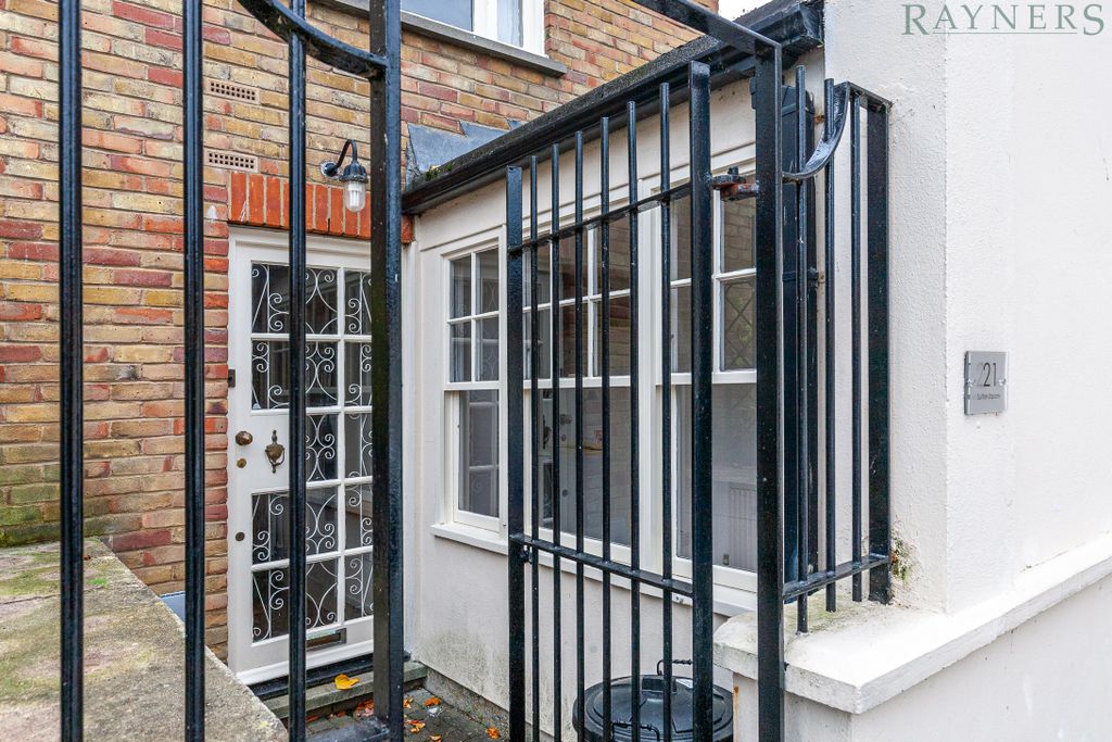 Property photo 2 of 30