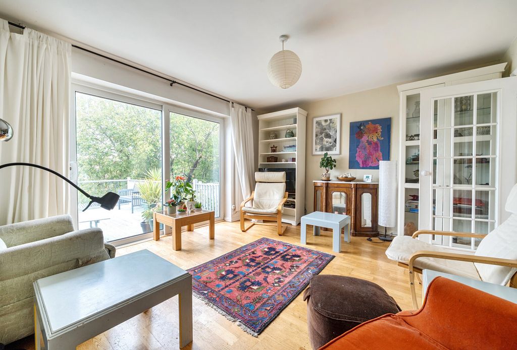 Property photo 3 of 19 1370017-15-68F8F7...