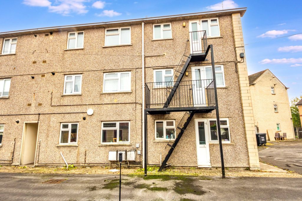 Property photo 1 of 13 88 Allington Way, Chippenham, Wiltshire, Sn14 0Ju