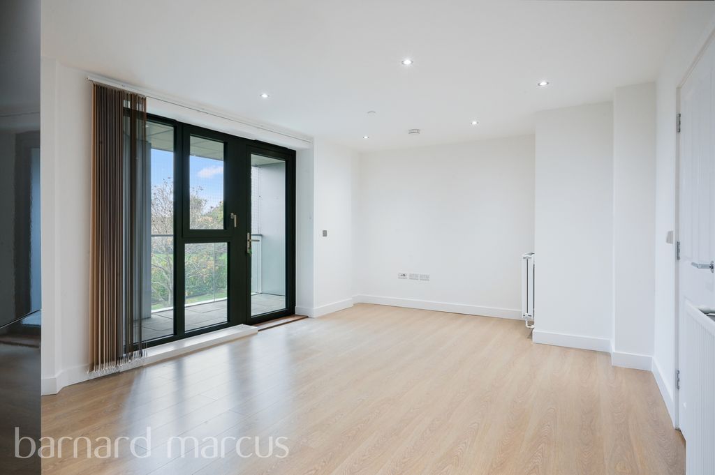 Property photo 3 of 8 Dining Room