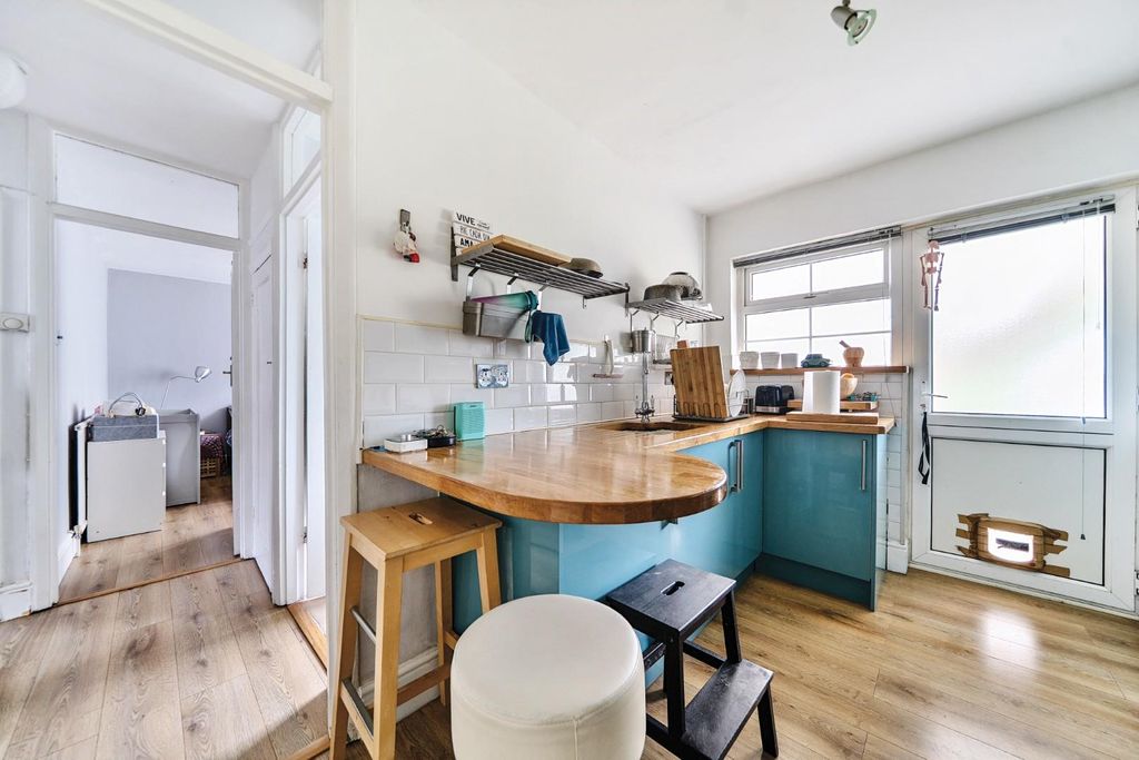 Property photo 3 of 8