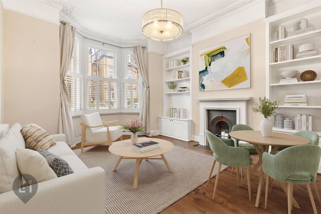 Property photo 1 of 7 Living/Dining Room