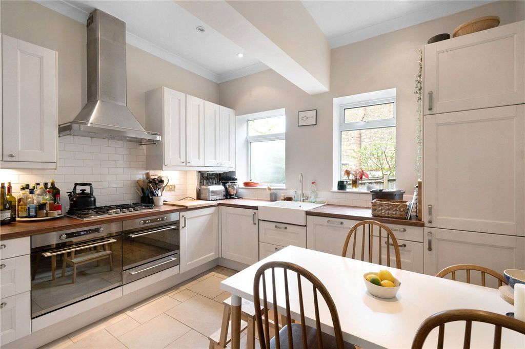 Property photo 3 of 12 Kitchen