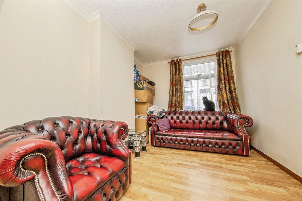 Property photo 3 of 18