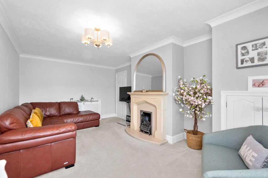 Property photo 3 of 37