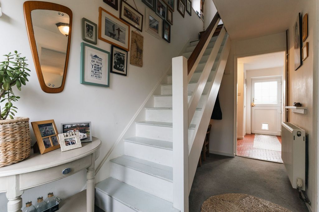 Property photo 2 of 28