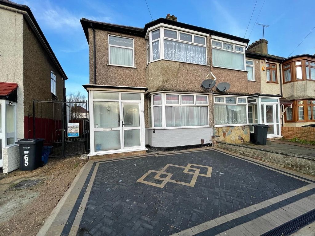 Property photo 1 of 10 Four Bedroom Semi Detached House