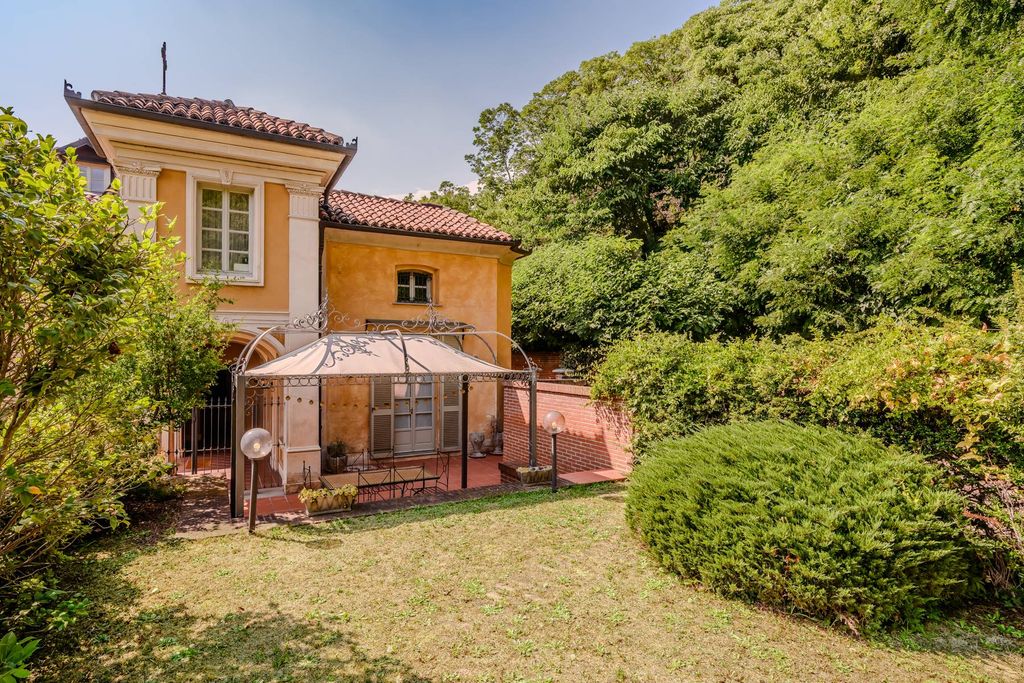 Property photo 1 of 23