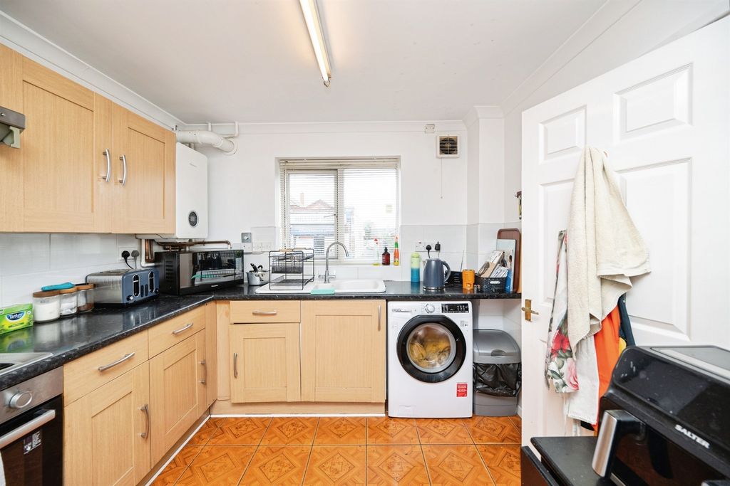 Property photo 3 of 13