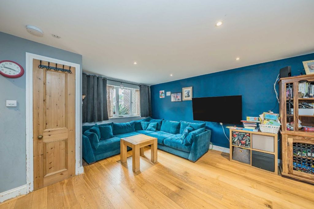 Property photo 2 of 9