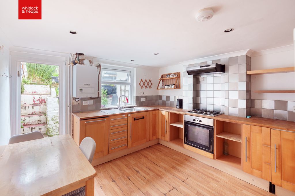 Property photo 2 of 17 Kit