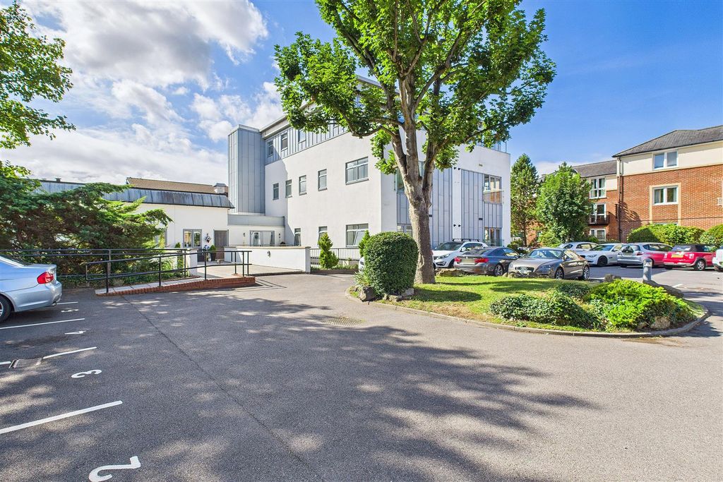 Property photo 1 of 11