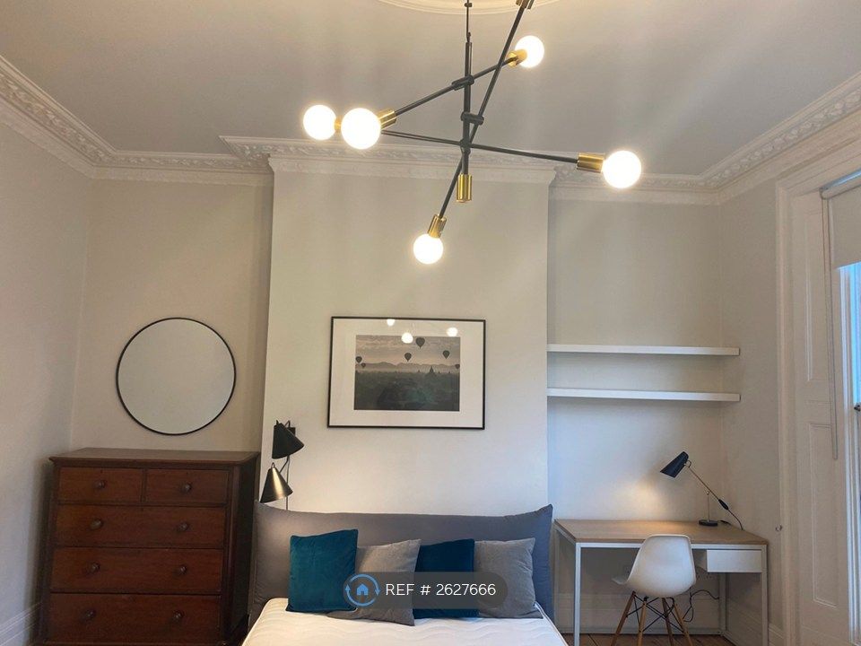 Property photo 2 of 18 Elegantly Designed Bedroom For One Person.