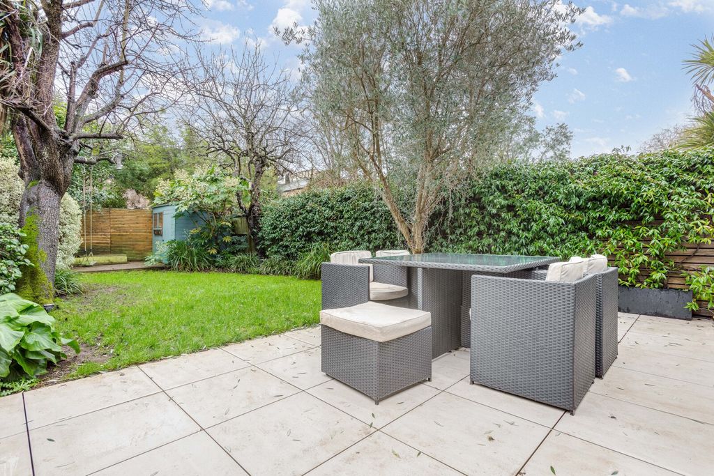 Property photo 2 of 17