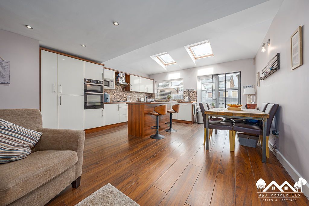 Property photo 2 of 30