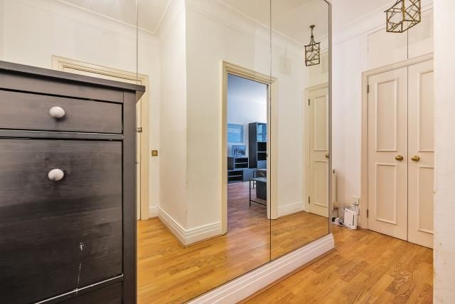 Property photo 3 of 17 Entrance Hall