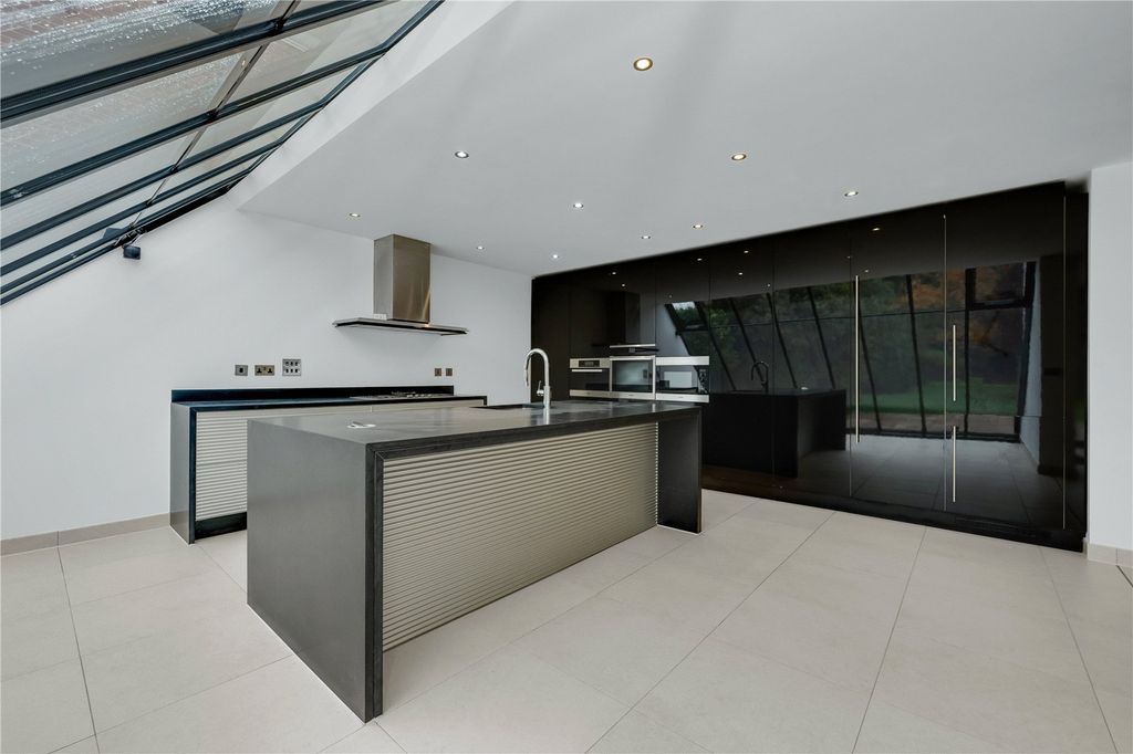 Property photo 2 of 11 Picture 2