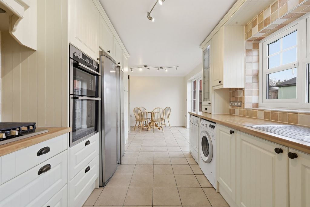 Property photo 3 of 47