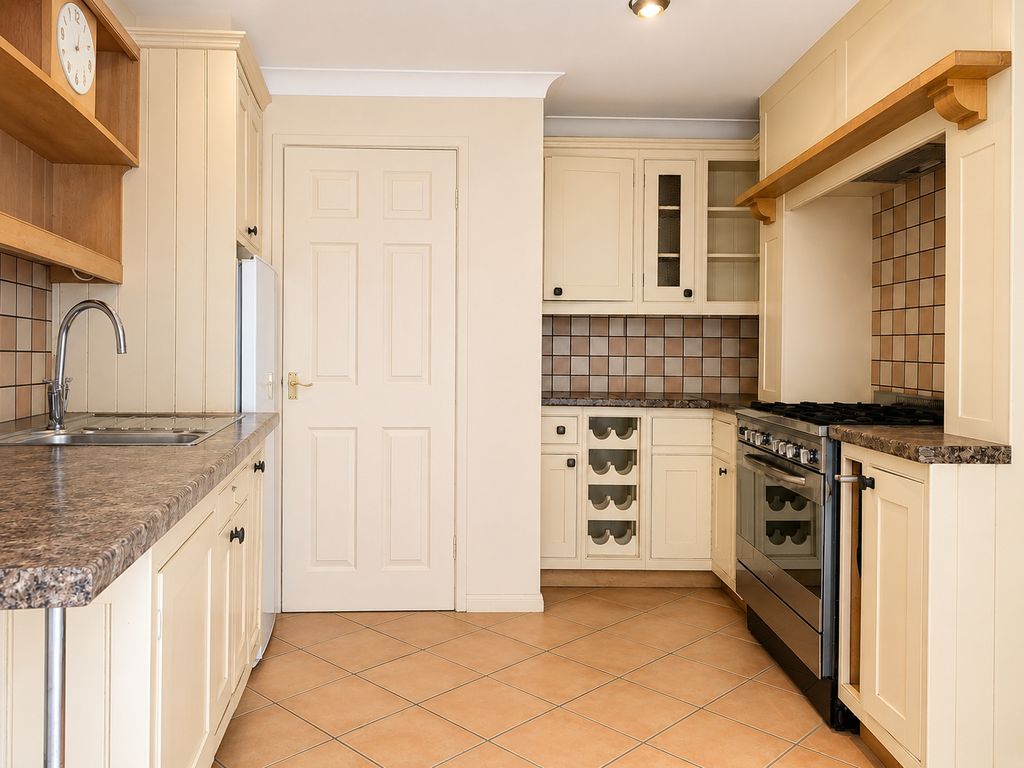 Property photo 2 of 14 Kitchen