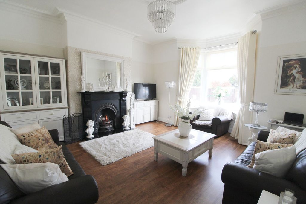 Property photo 2 of 34