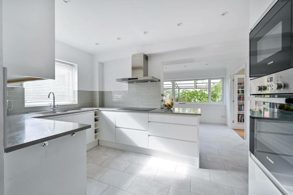 Property photo 2 of 17 Kitchen