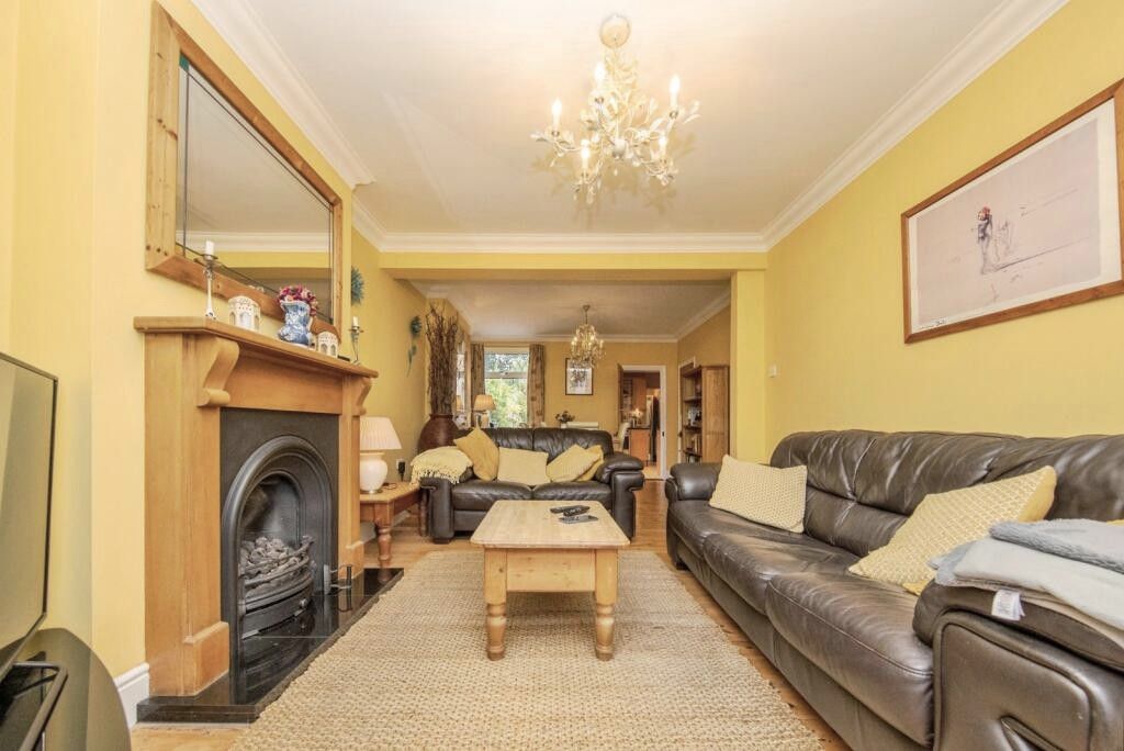 Property photo 2 of 20
