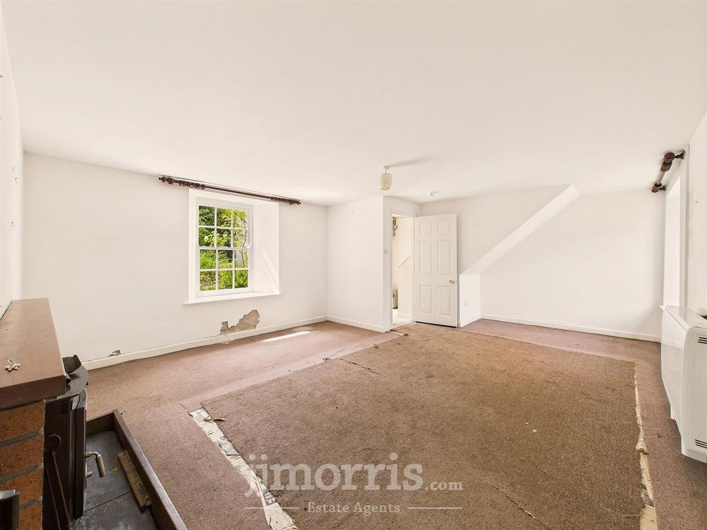 Property photo 3 of 16 Cam05297G0-Pr0077-Still001.Jpg