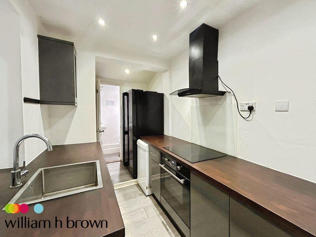 Property photo 3 of 17 Kitchen