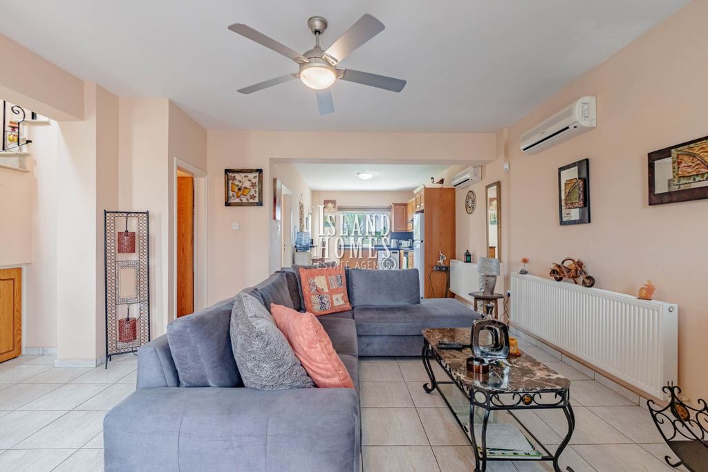 Property photo 2 of 38