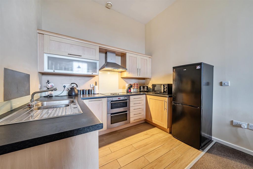 Property photo 3 of 14 Kitchen