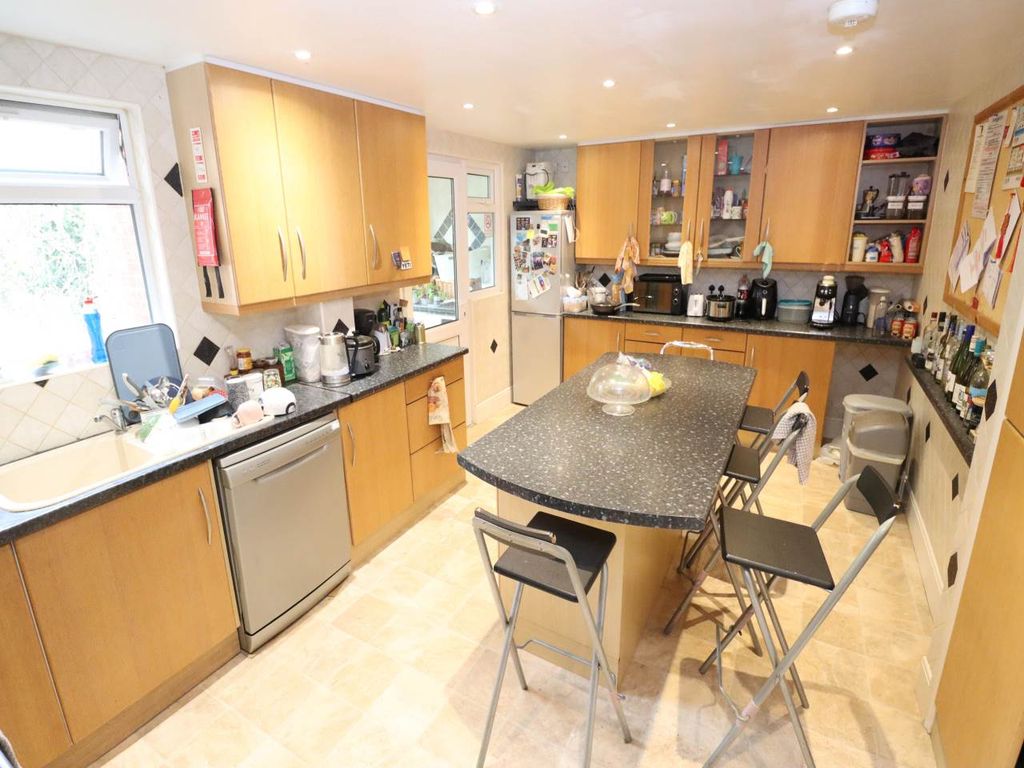 Property photo 3 of 17 171c8F00-4B2d-4637-A87F-E4c83516997F