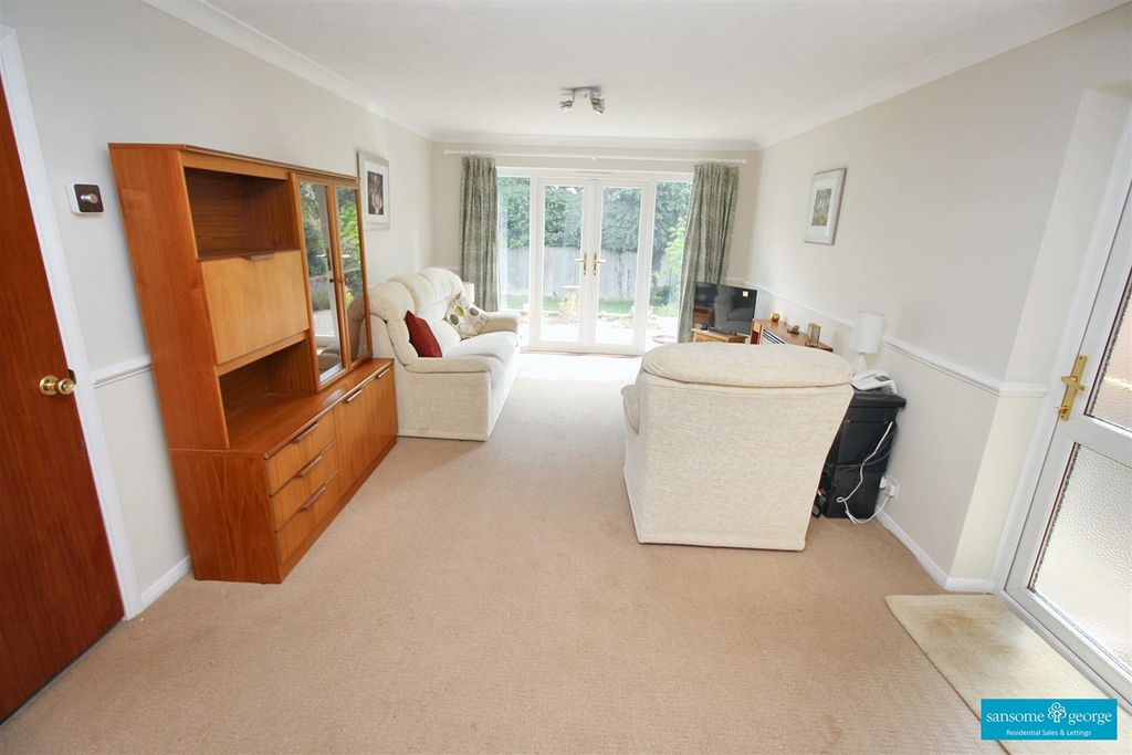 Property photo 3 of 11 Living Room