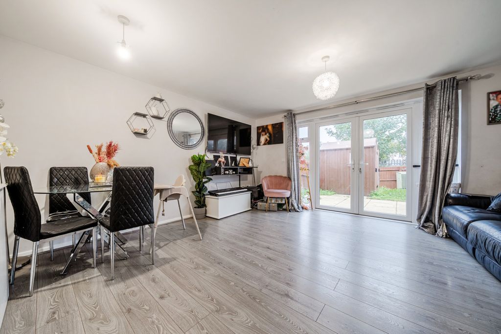 Property photo 2 of 20 1527307-12-6Ad777...