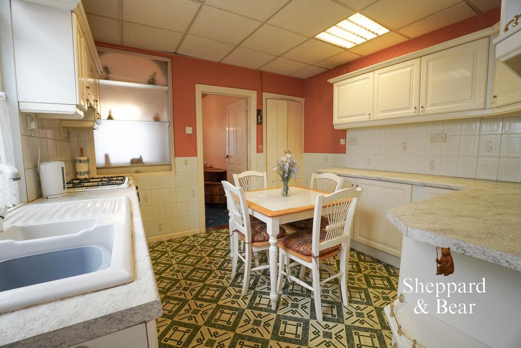 Property photo 3 of 22 Kitchen