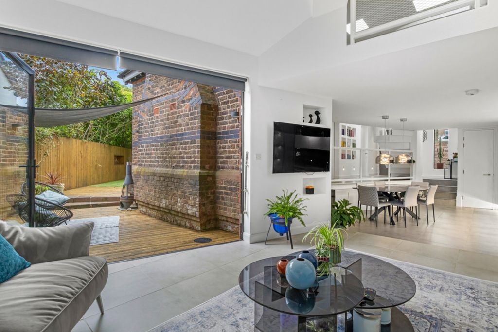 Property photo 2 of 42