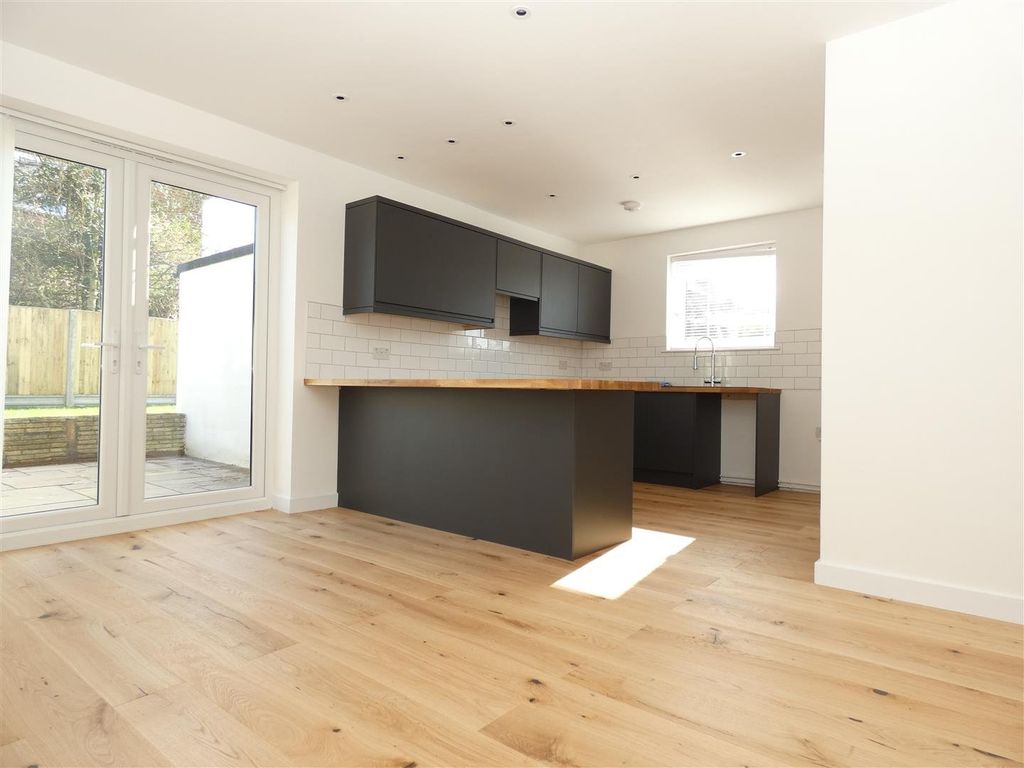 Property photo 3 of 10 Picture 3