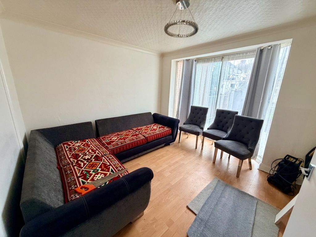 Property photo 1 of 12 4921780