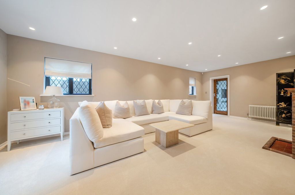 Property photo 3 of 39 1360972-25-68E61A...