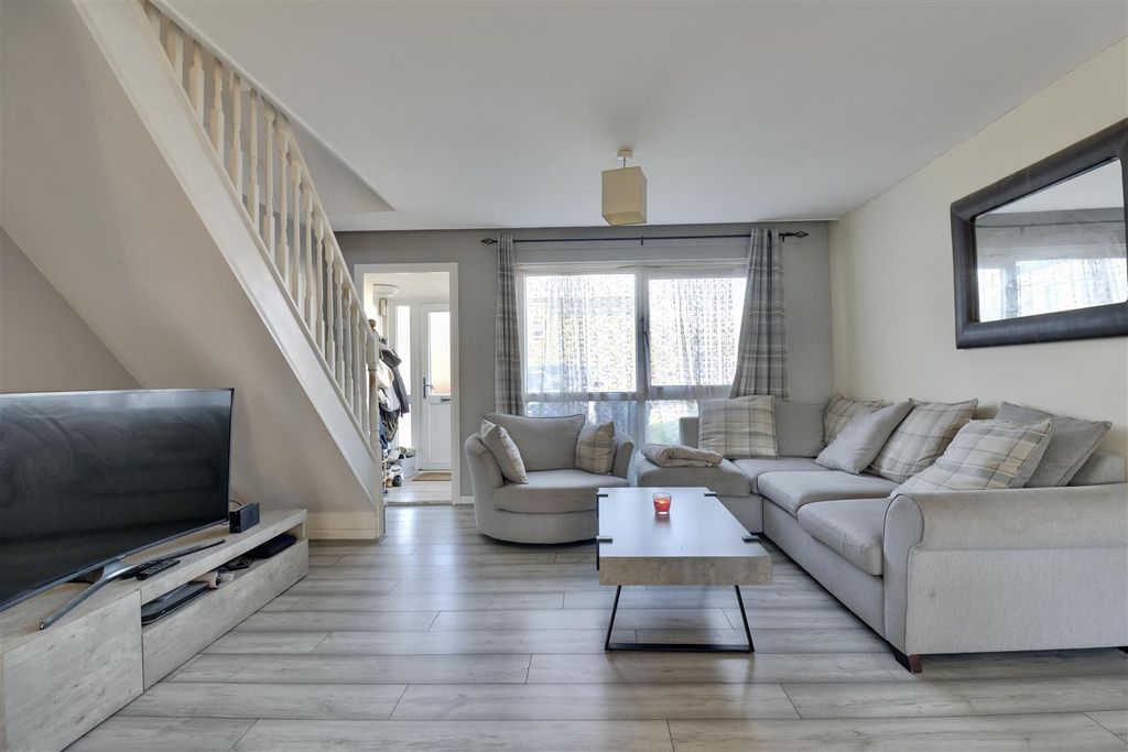 Property photo 1 of 14 Ebf8E6C4-0Db7-459B-88B4-3C97Bd6Bccce_1_201_A.Jpeg