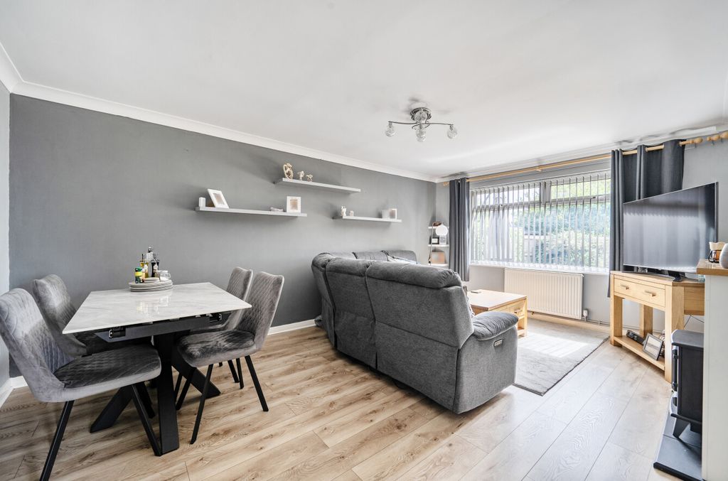 Property photo 2 of 13 15139625