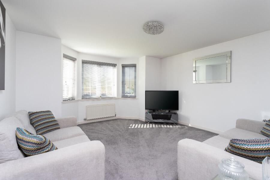 Property photo 3 of 11 Living Room