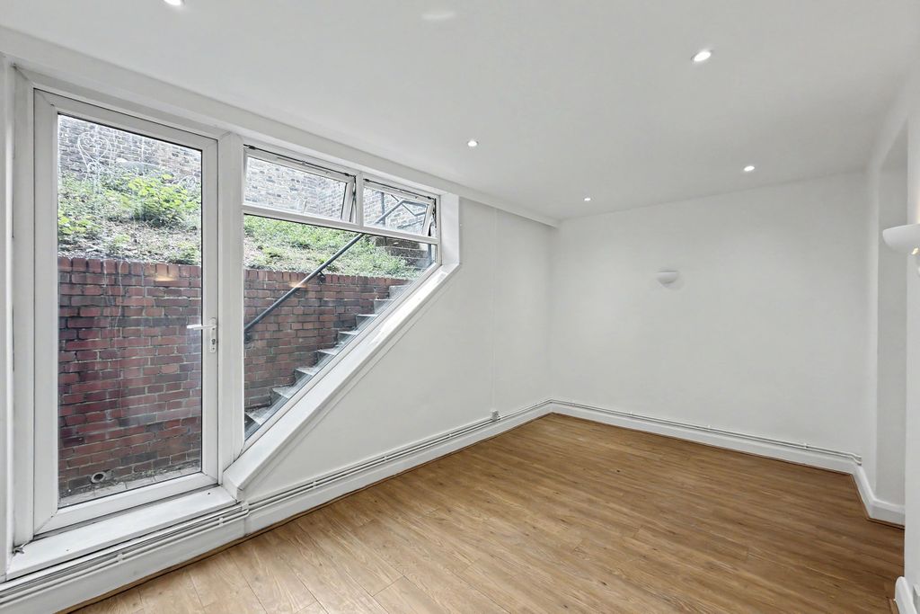 Property photo 3 of 15 Flat 2, 86 Balcombe Street, Marylebone, London, Nw1 6Ne